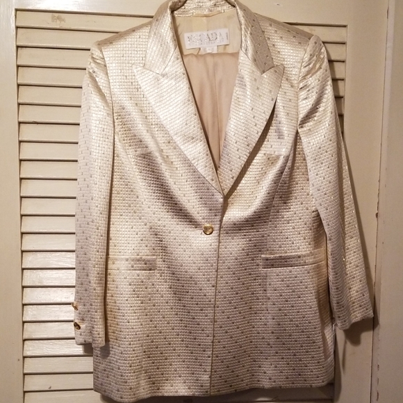 suit - Picture 1 of 4